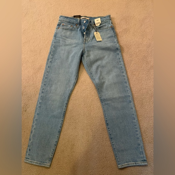 NWT Levi’s faded Wedgie Jeans. - Picture 3 of 5